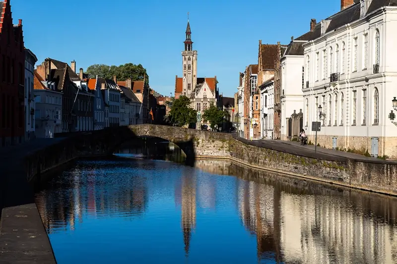 gids Brugge in de zomer S-wan - fotografie nicolas doutreligne